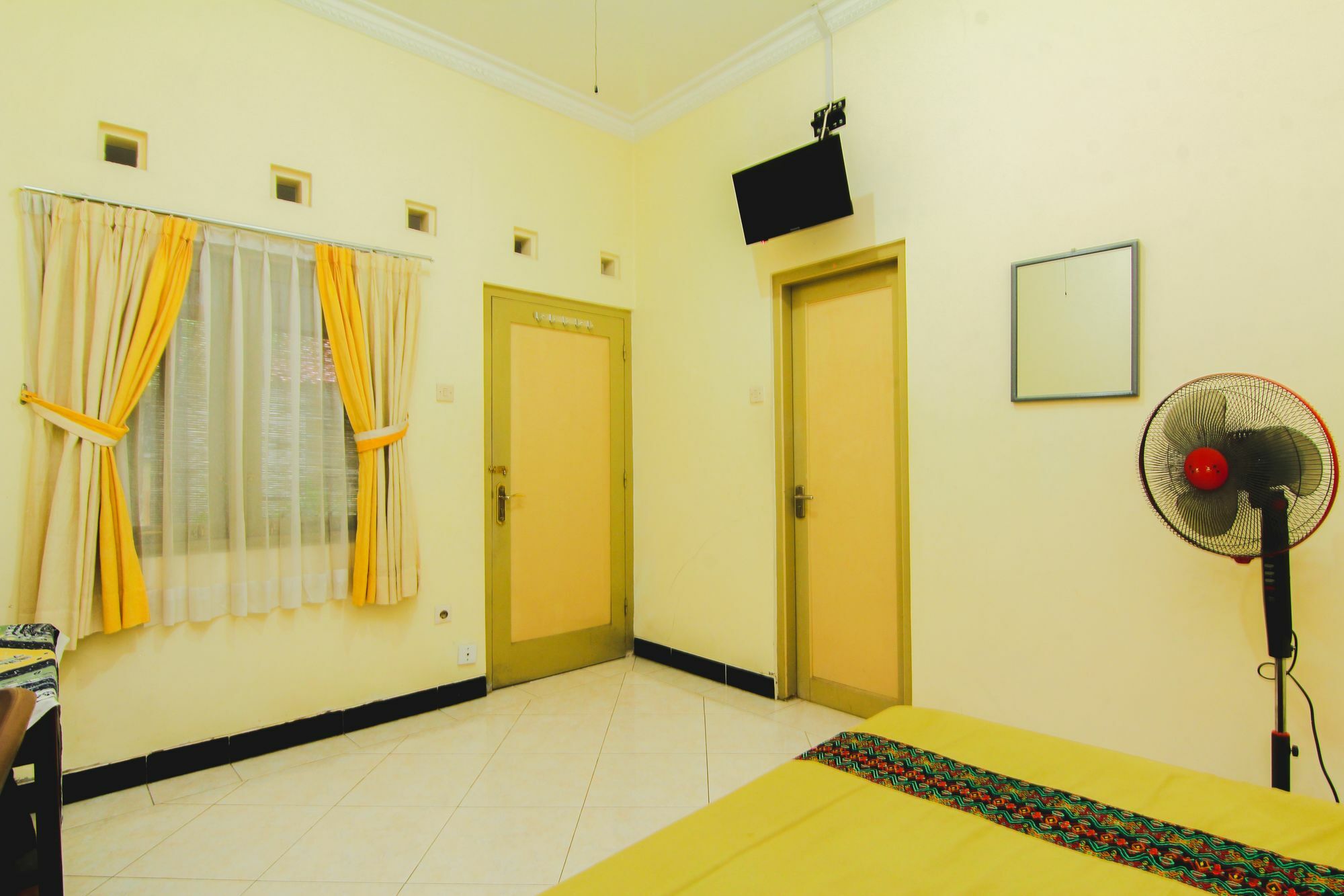 Griya Batik Giri Sekar Homestay Yogyakarta Buitenkant foto