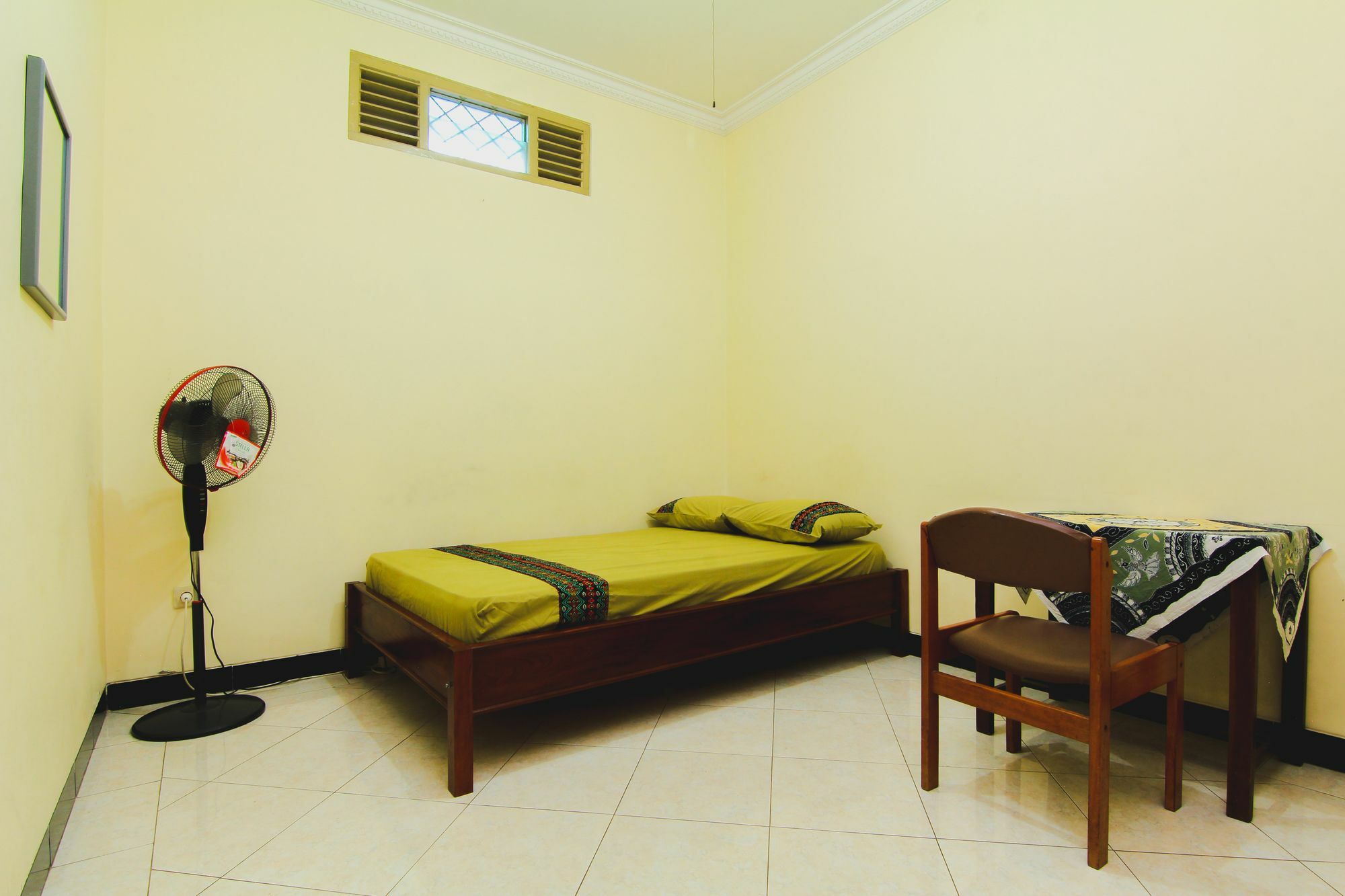 Griya Batik Giri Sekar Homestay Yogyakarta Buitenkant foto