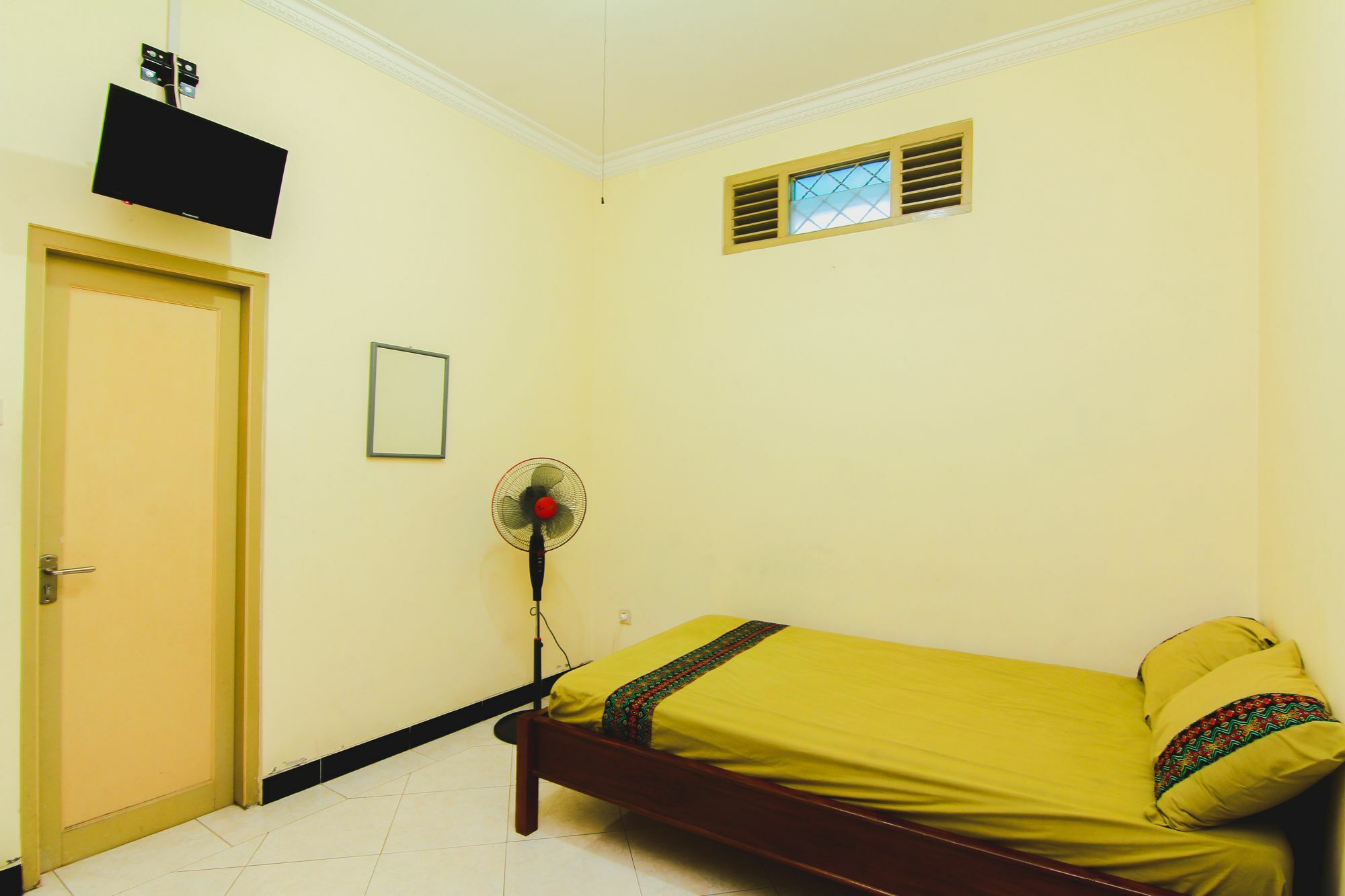 Griya Batik Giri Sekar Homestay Yogyakarta Buitenkant foto