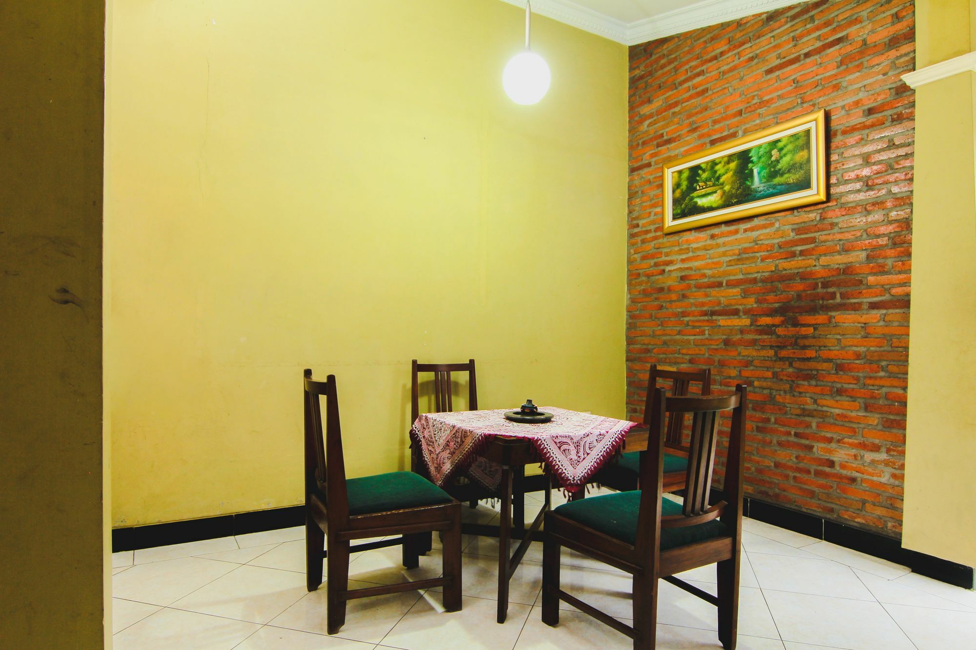 Griya Batik Giri Sekar Homestay Yogyakarta Buitenkant foto