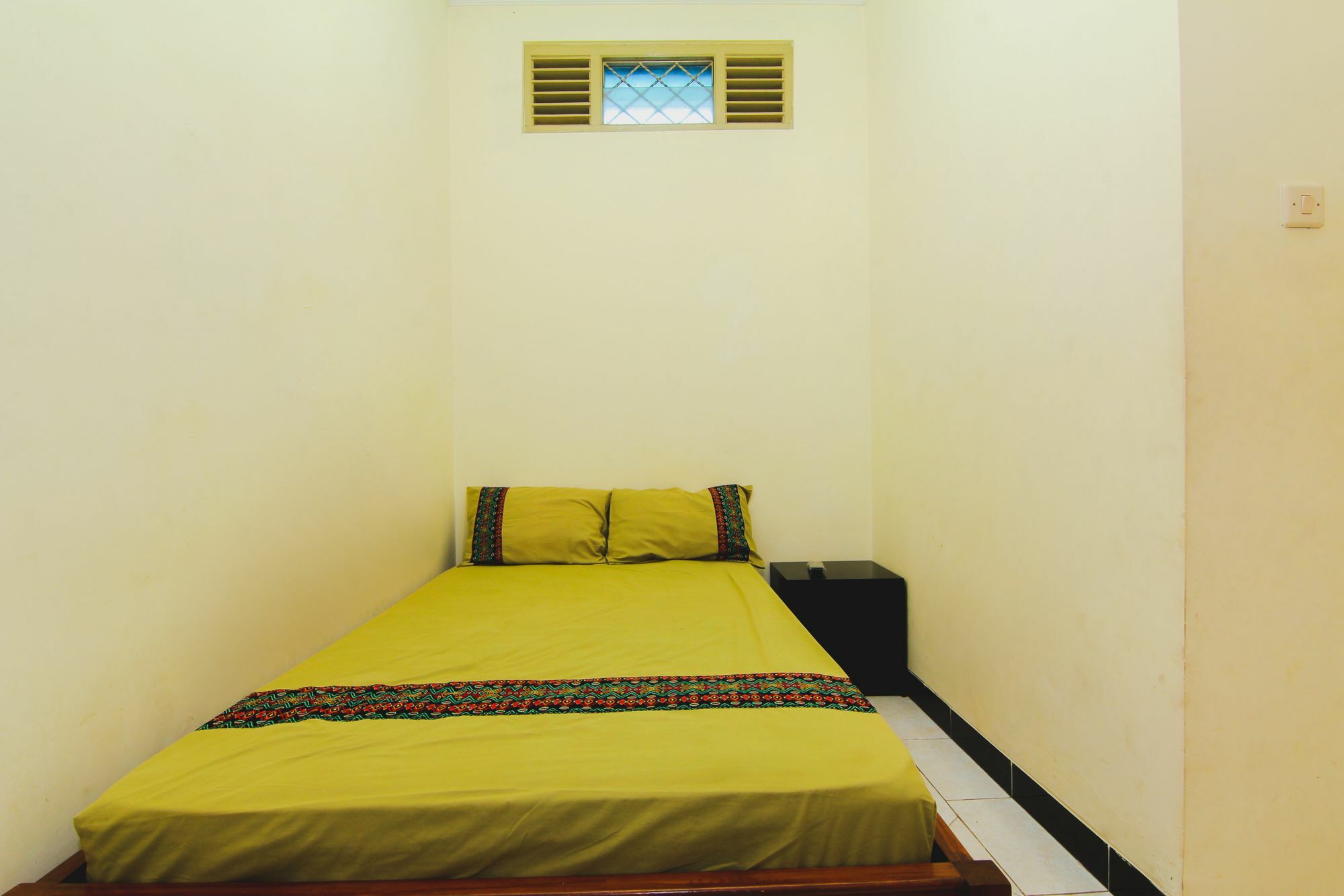 Griya Batik Giri Sekar Homestay Yogyakarta Buitenkant foto