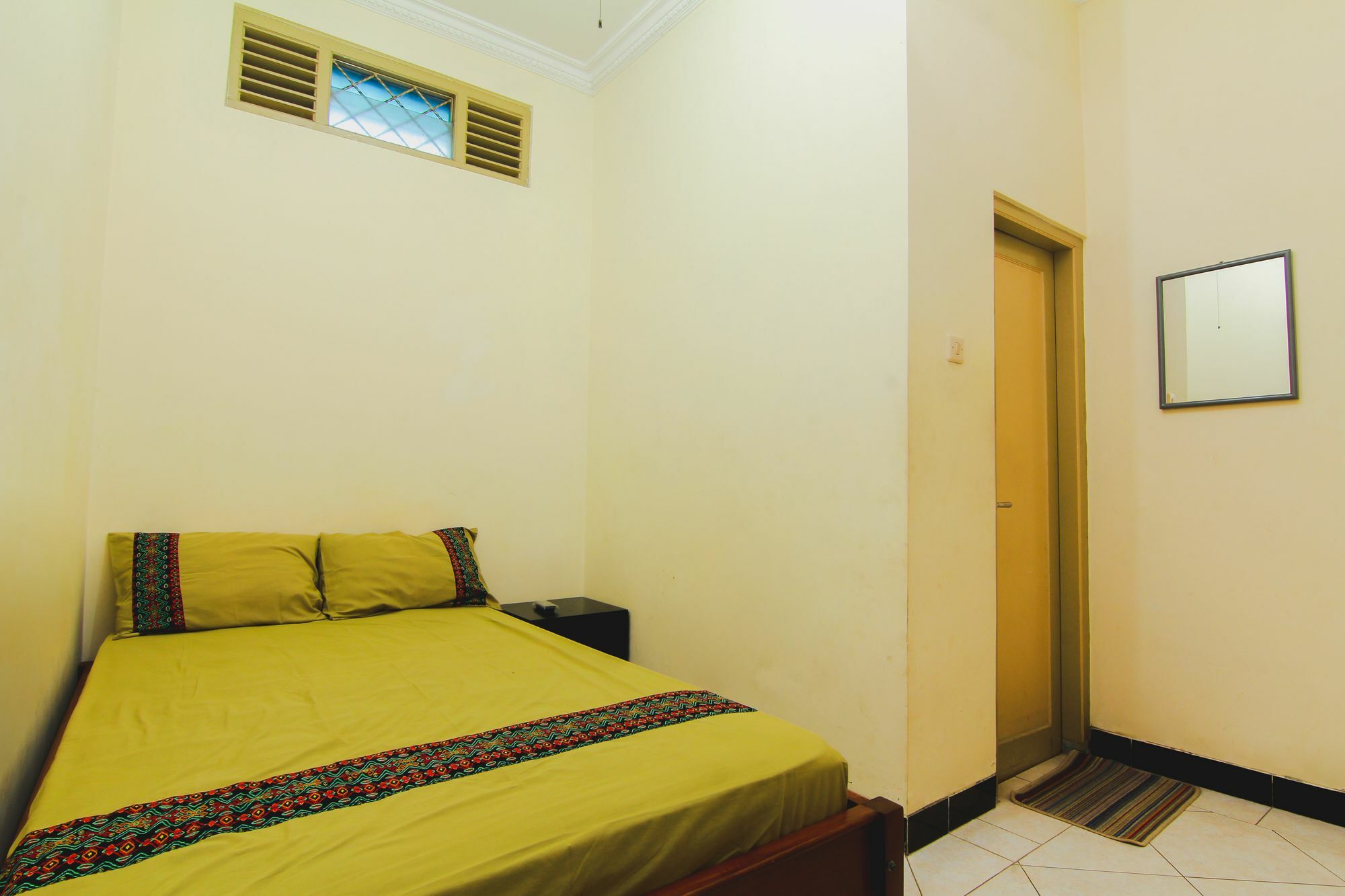 Griya Batik Giri Sekar Homestay Yogyakarta Buitenkant foto