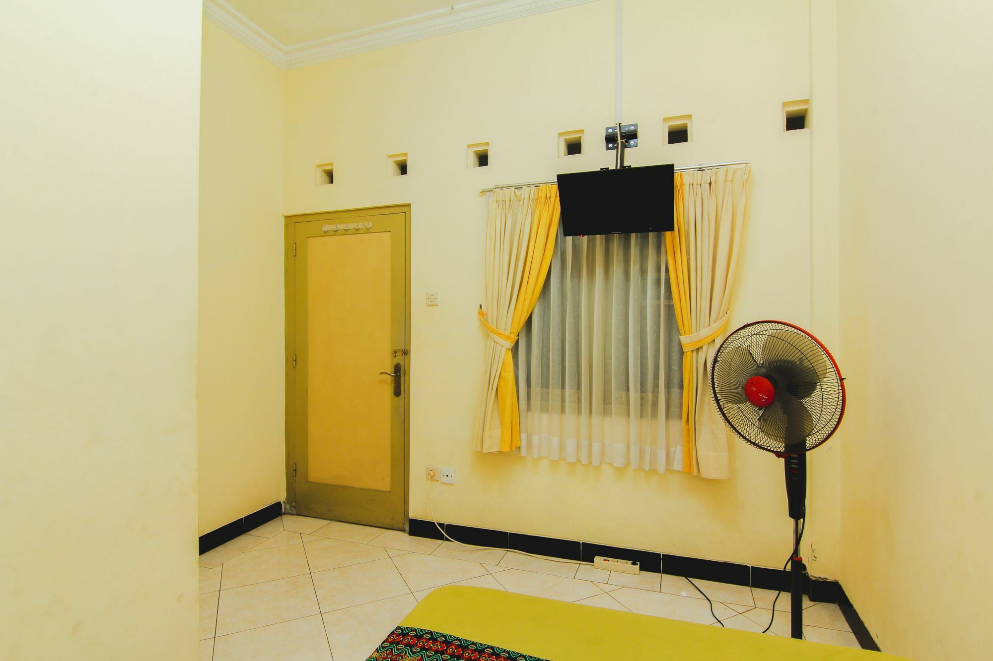 Griya Batik Giri Sekar Homestay Yogyakarta Buitenkant foto