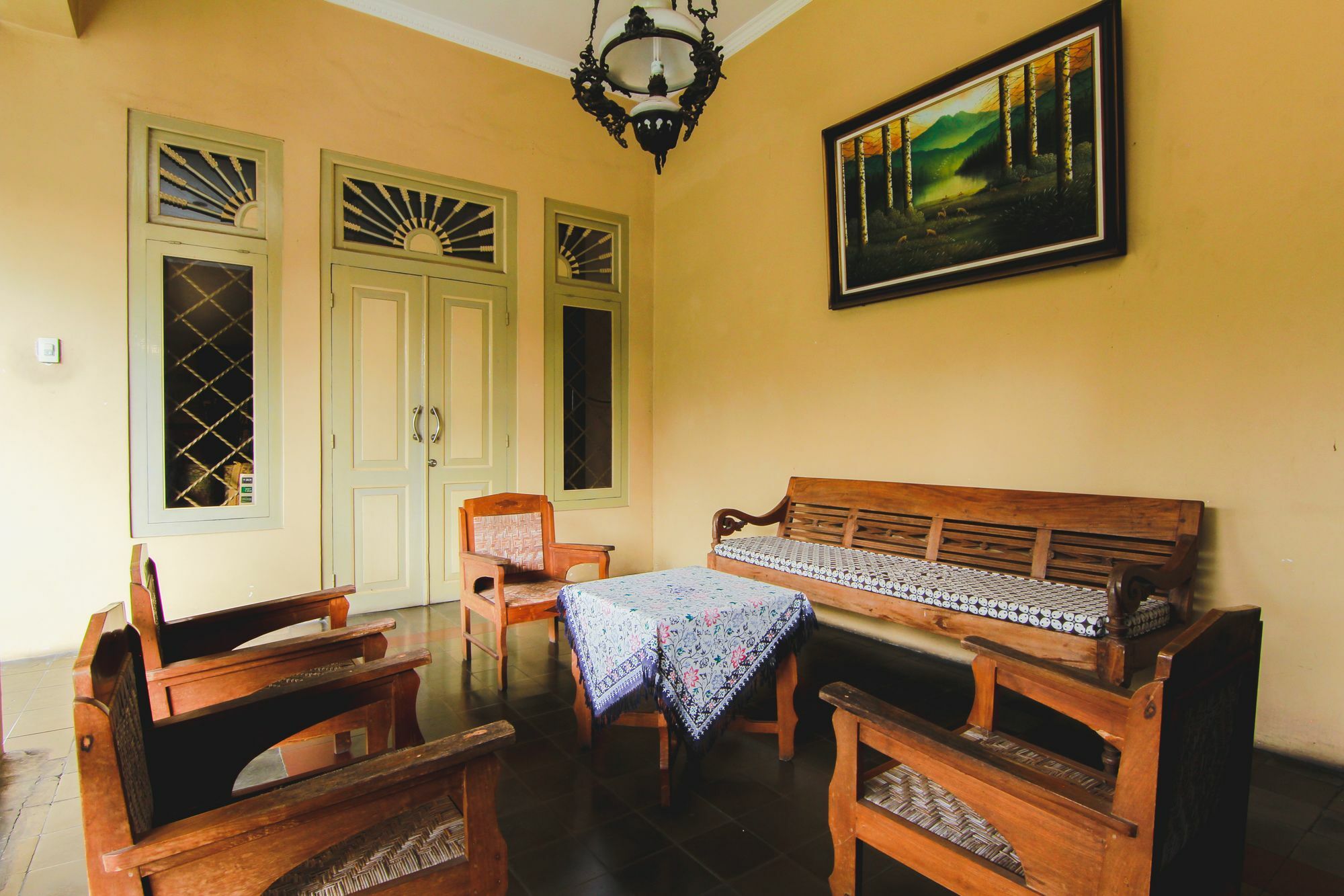Griya Batik Giri Sekar Homestay Yogyakarta Buitenkant foto