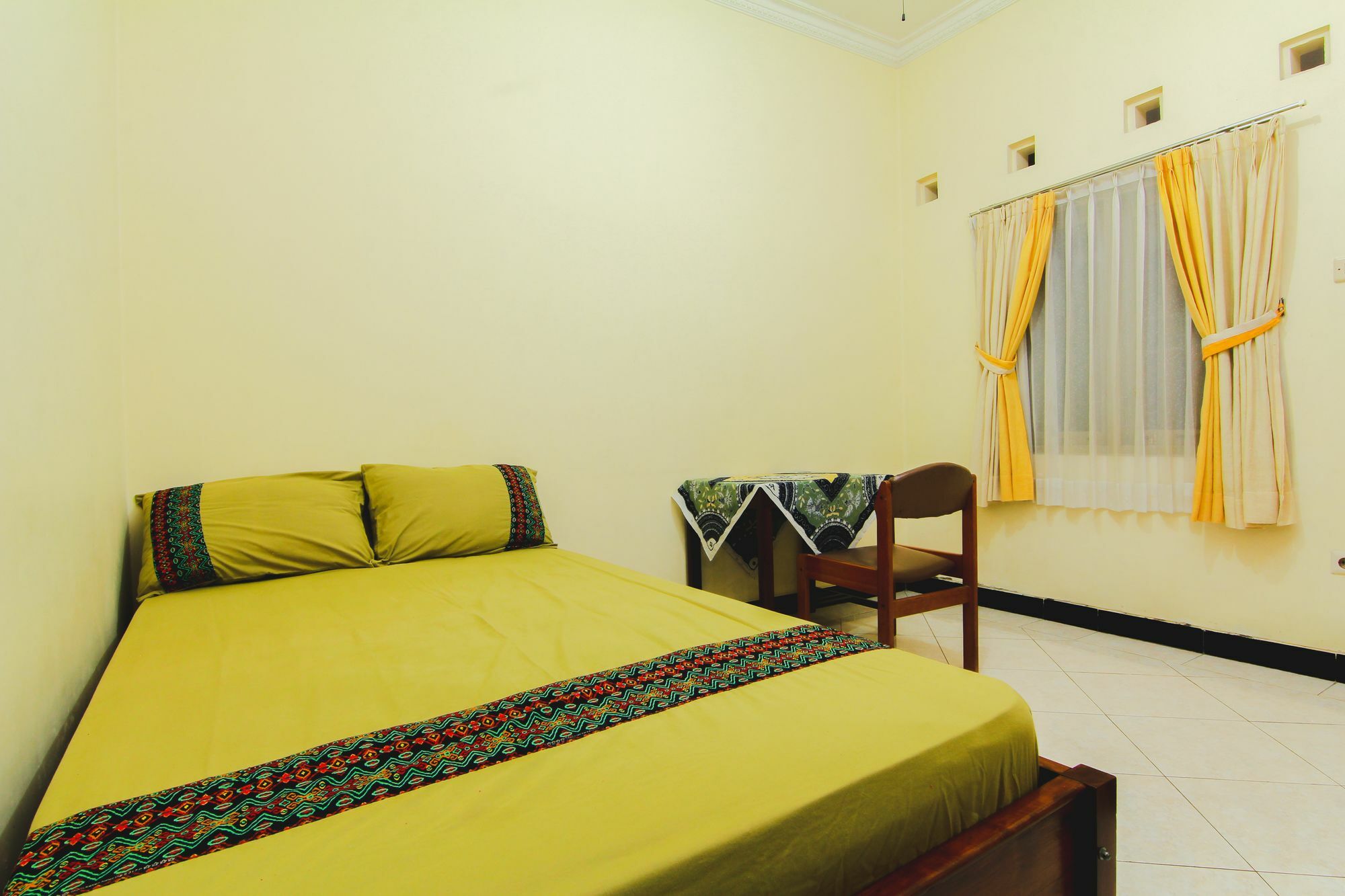 Griya Batik Giri Sekar Homestay Yogyakarta Buitenkant foto