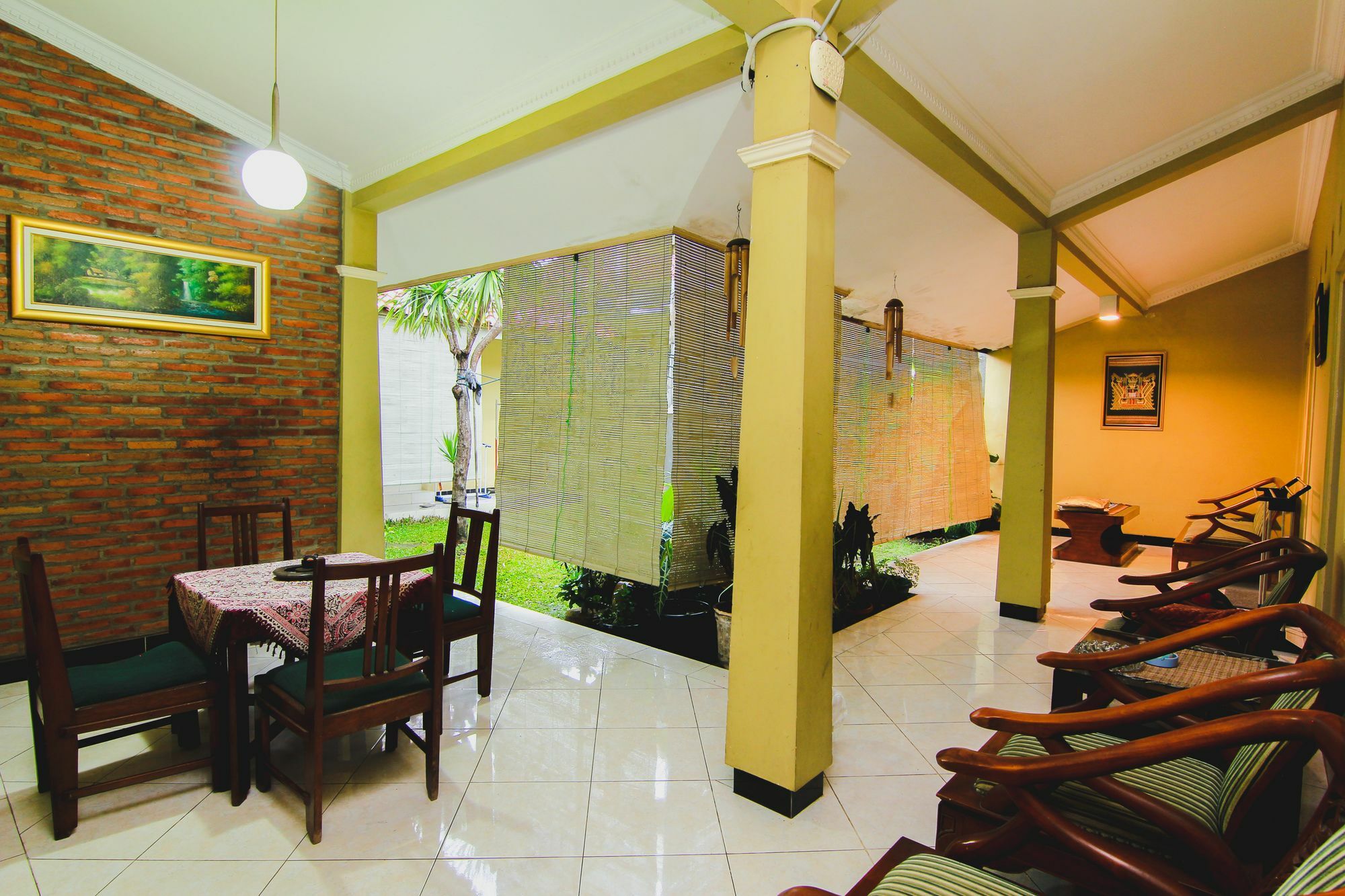 Griya Batik Giri Sekar Homestay Yogyakarta Buitenkant foto
