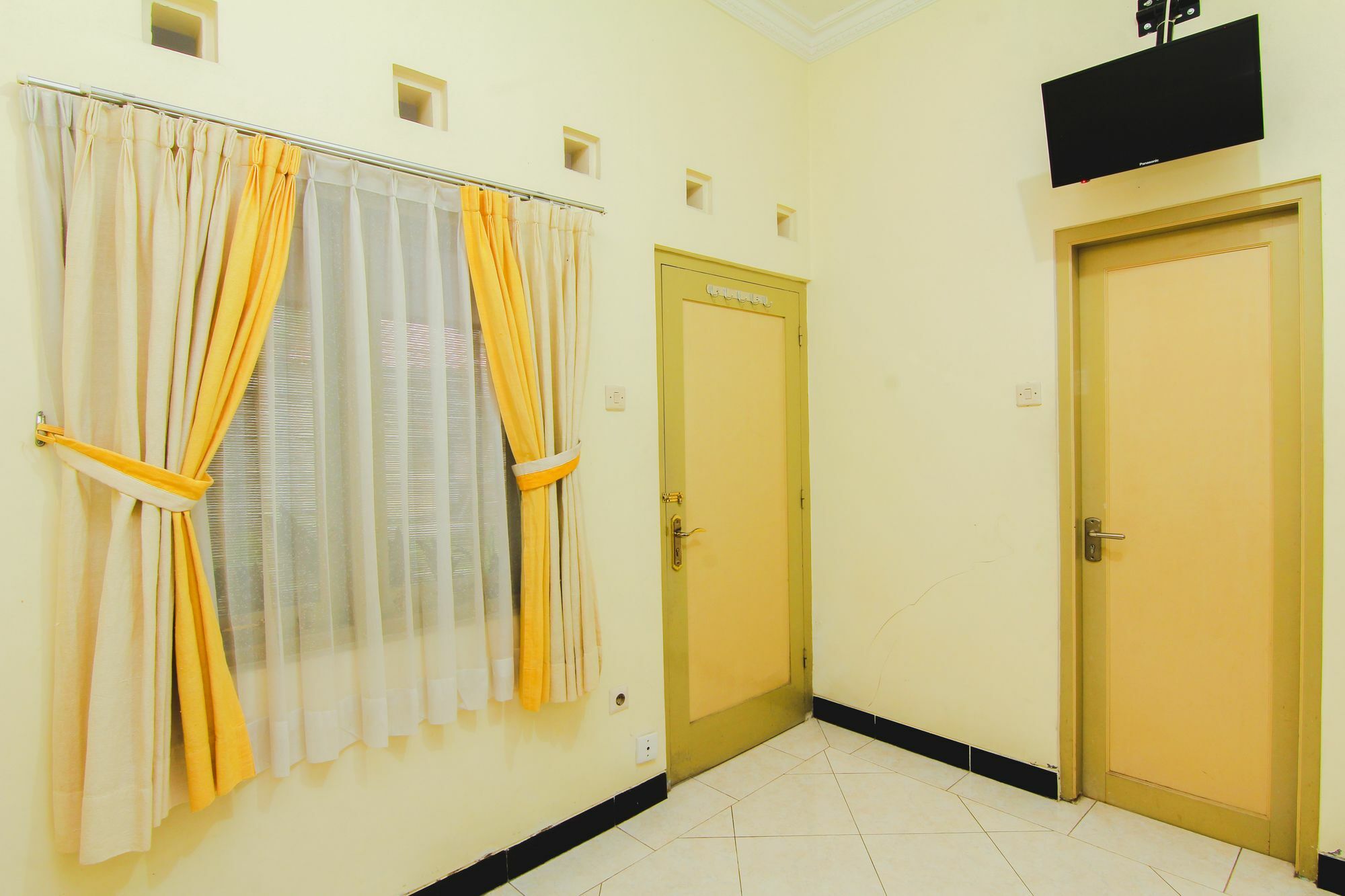 Griya Batik Giri Sekar Homestay Yogyakarta Buitenkant foto